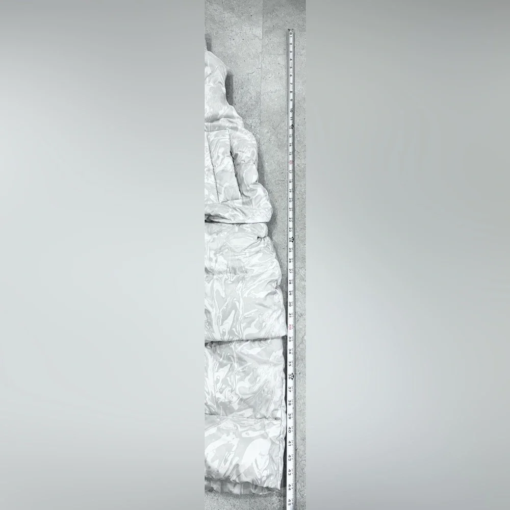 lululemon athletica Light Gray Marble-Print Puffer Vest - Picture 15 of 16